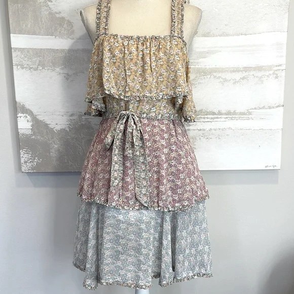 Storia Layered Ruffle Floral Dress - Picture 2 of 8